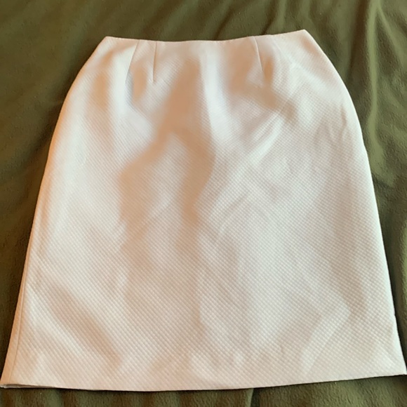 Larry Levine Dresses & Skirts - Larry Levine Suits white skirt. Diamond pattern. Back zipper & eye hook. Size 10